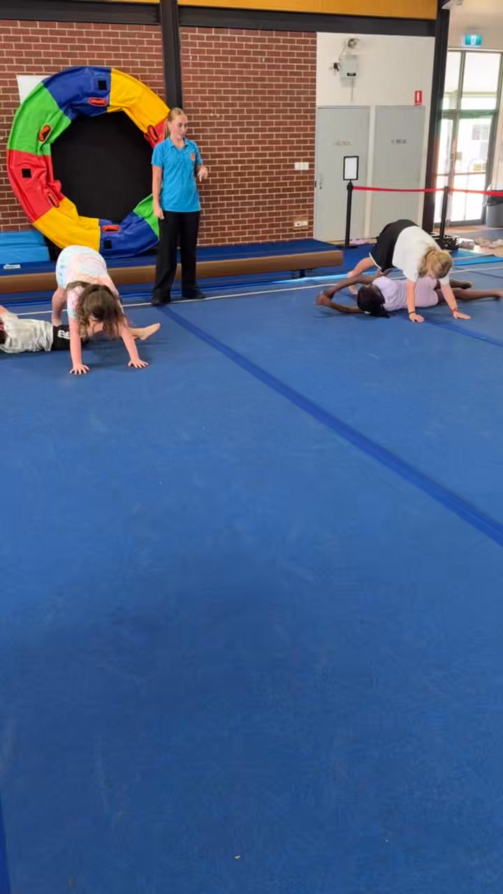 Log roll & bear walk races anyone? 🤭🤸🏻‍♂️ Practising skills...