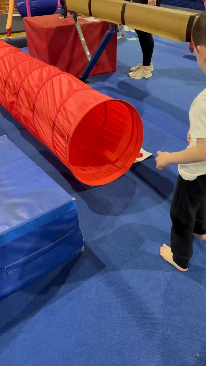Through the tunnel we go! 🌟 Our Kinder Stars are...